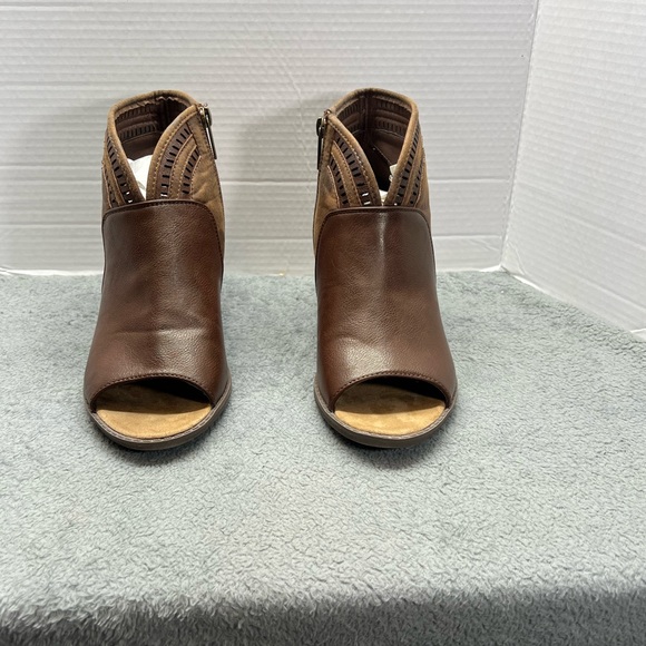 Cloudwalkers brown ankle boots. - Picture 7 of 7